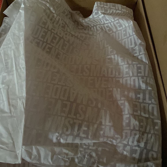 Steve Madden Sneakers - Picture 3 of 7